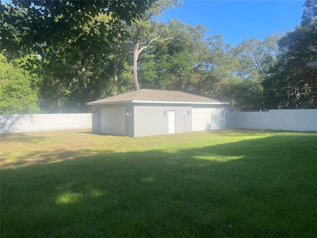 view of yard with an outdoor structure and a garage