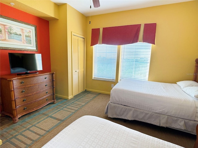 bedroom featuring carpet flooring, ceiling fan, and a closet