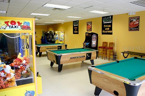 recreation room with a drop ceiling and billiards