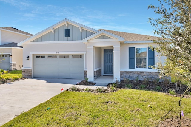 view of front facade featuring a garage and a front lawn