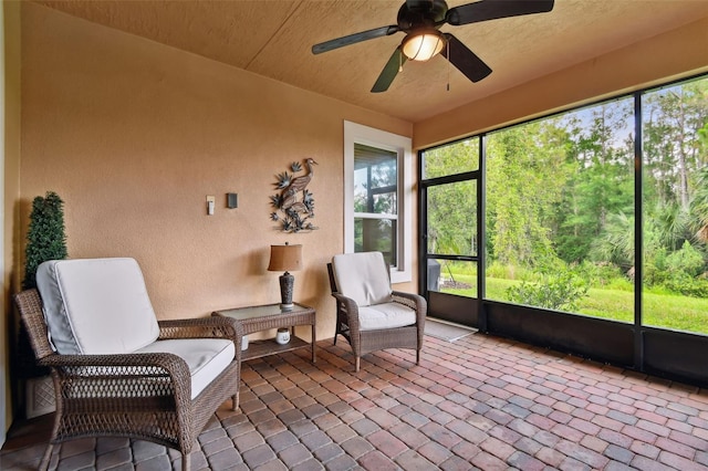 sunroom with ceiling fan