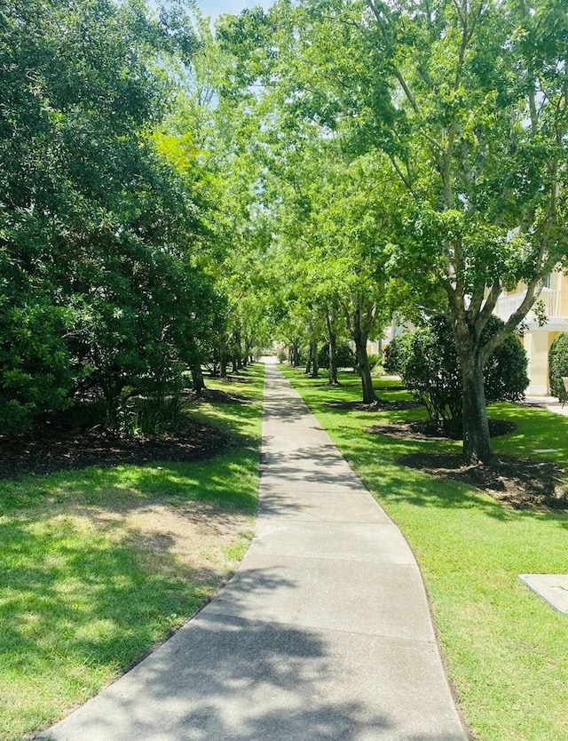 view of property's community featuring a yard