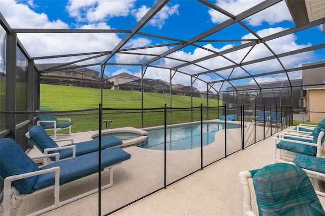 view of pool featuring a lanai, a yard, an in ground hot tub, and a patio