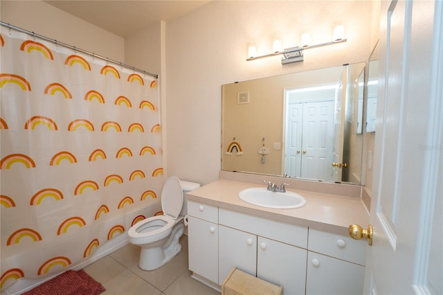 3593 Conroy Rd Unit 437, Orlando, FL 32839 - bathroom with vanity, tile patterned floors, and curtained shower