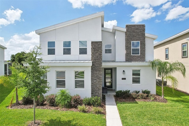 view of front of home featuring a front yard