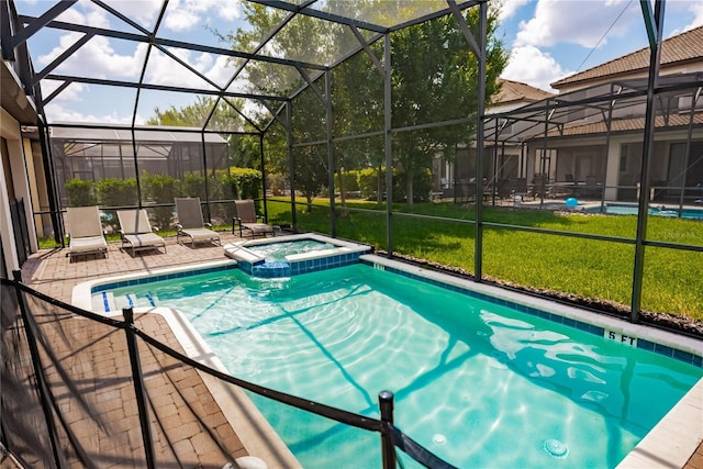 view of pool featuring a lanai, a patio, an in ground hot tub, and a lawn