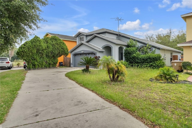 view of front of property featuring a front lawn