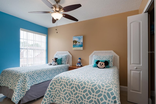 bedroom with ceiling fan