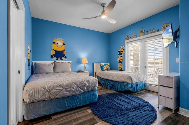 bedroom featuring access to outside, dark hardwood / wood-style floors, and ceiling fan