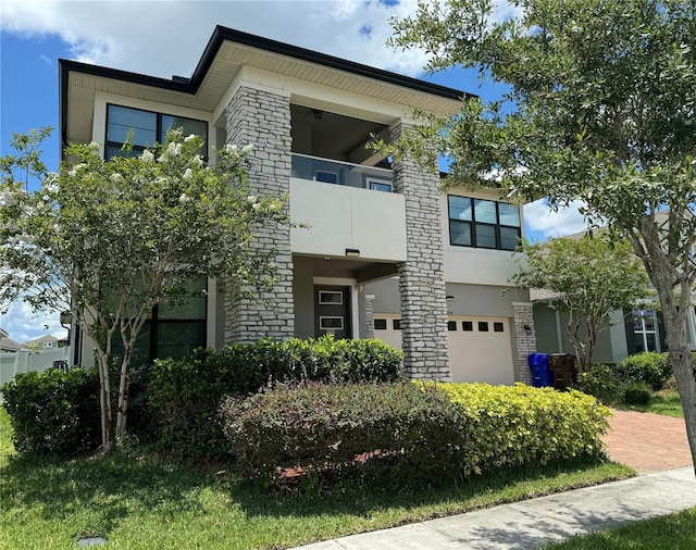 view of front facade featuring a garage