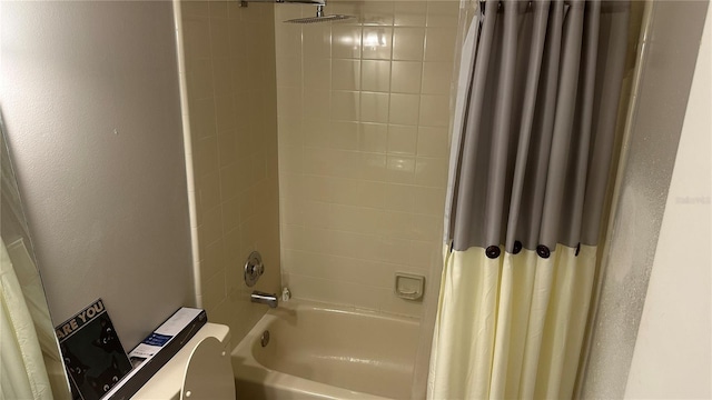 bathroom featuring shower / bath combo