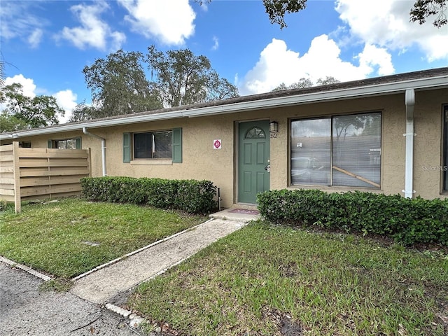 single story home featuring a front yard