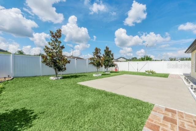 view of yard with a patio