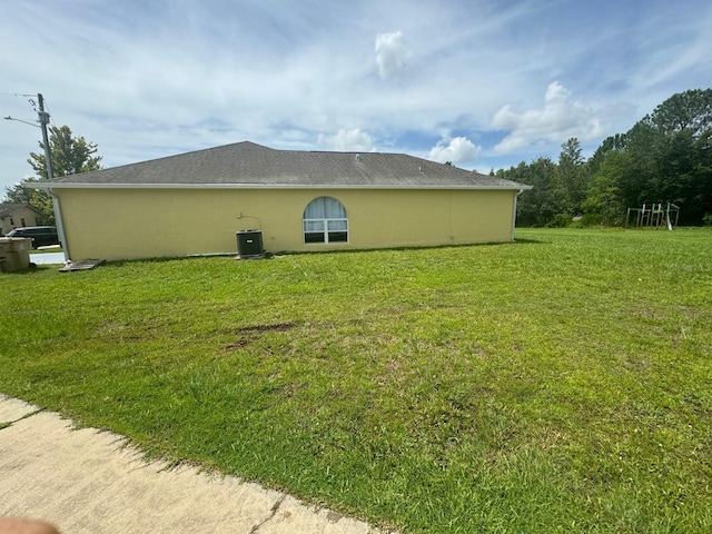 view of side of home featuring a lawn