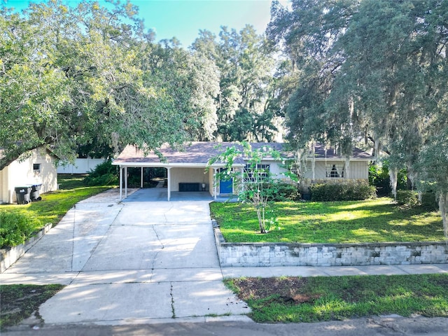 single story home featuring a carport and a front lawn