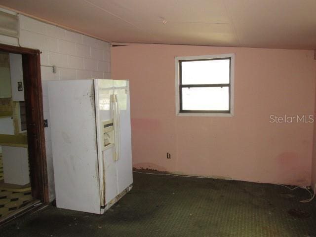 empty room featuring vaulted ceiling