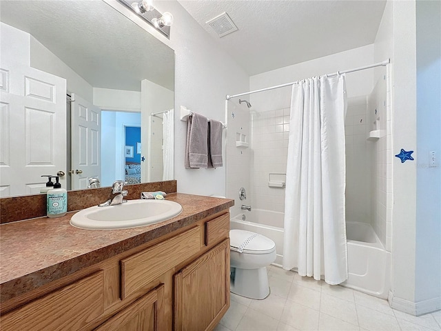 full bathroom featuring shower / bathtub combination with curtain, a textured ceiling, vanity, and toilet