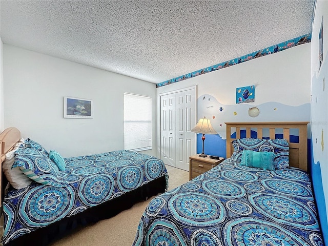 carpeted bedroom with a textured ceiling and a closet