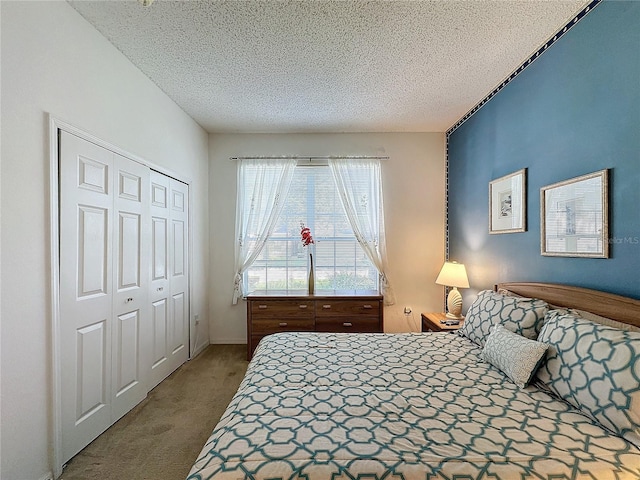 bedroom featuring a closet, carpet flooring, and a textured ceiling