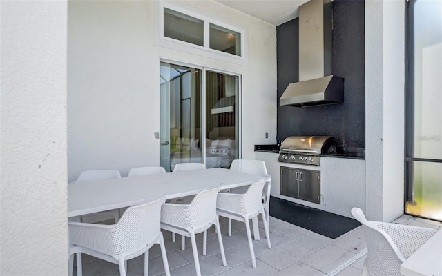 view of patio featuring an outdoor kitchen and grilling area