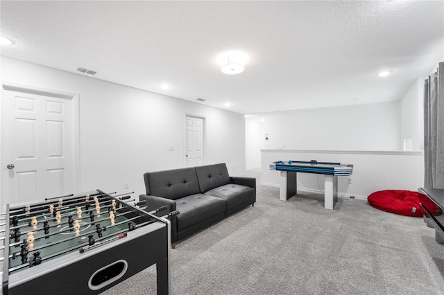 recreation room with carpet