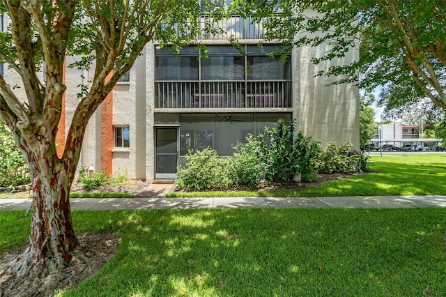 exterior space featuring a front yard