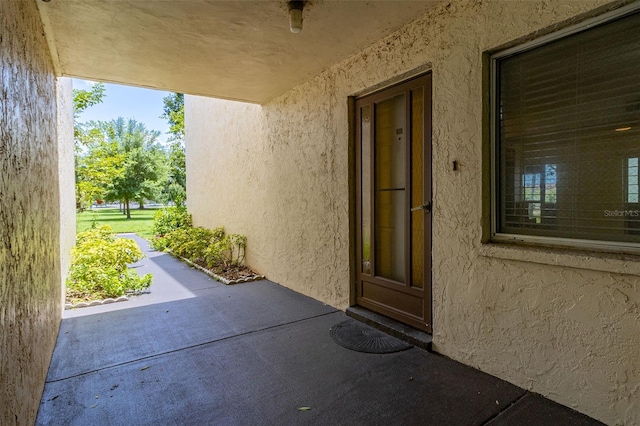 view of exterior entry featuring stucco siding