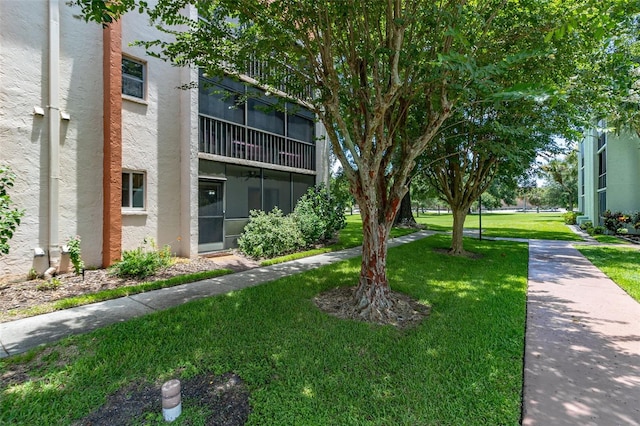 view of property's community featuring a yard