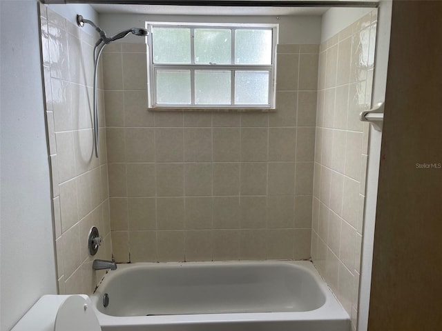 2022 Royal Bay Blvd Unit 93, Kissimmee, FL 34746 - full bathroom featuring toilet and bathing tub / shower combination