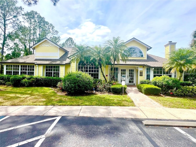 view of front of home with a front lawn