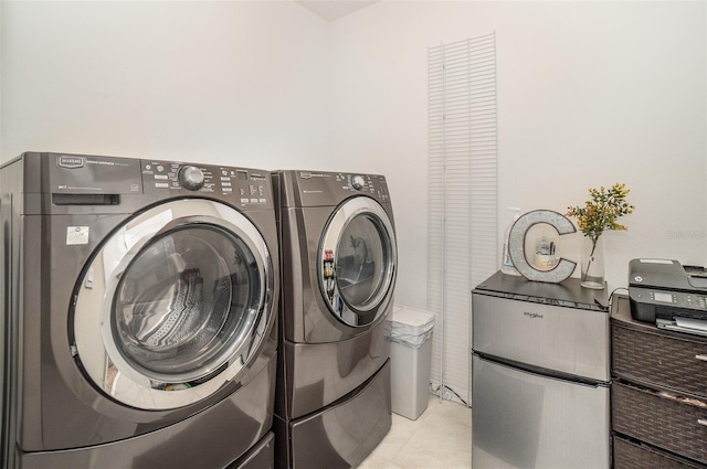 6728 Huntleigh Hammock Rd, Harmony, FL 34773 - laundry area with independent washer and dryer