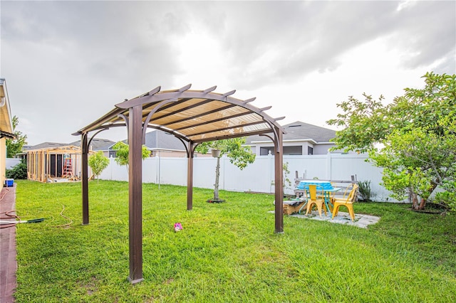 view of yard with a pergola