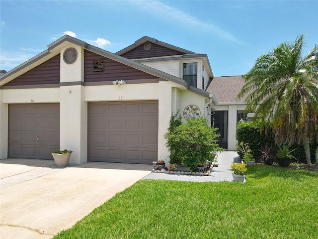 view of front of home featuring a front lawn