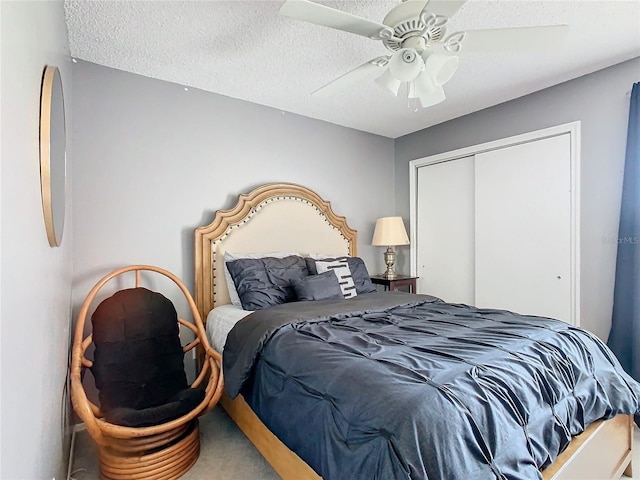 bedroom with ceiling fan, a closet, and a textured ceiling