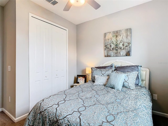 bedroom featuring a ceiling fan, baseboards, visible vents, and a closet