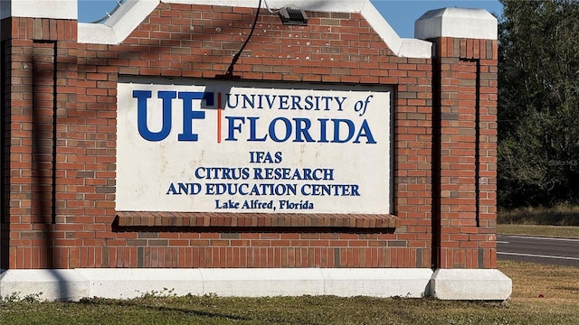 view of community / neighborhood sign