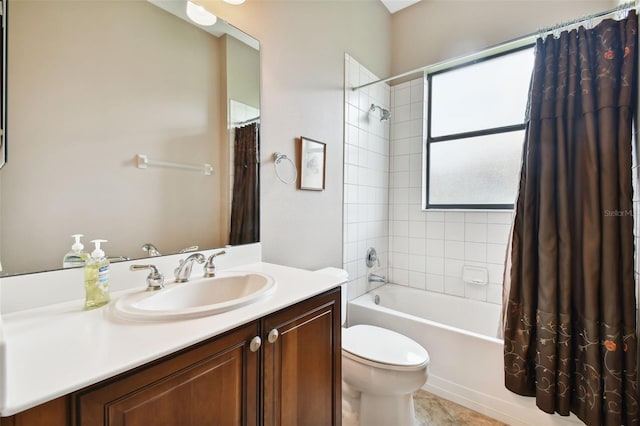 full bathroom featuring shower / tub combo with curtain, vanity, and toilet