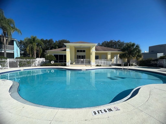 view of swimming pool