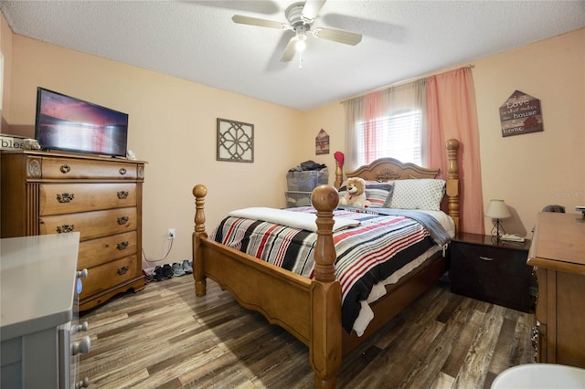 bedroom with hardwood / wood-style floors, a textured ceiling, and ceiling fan