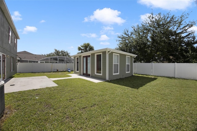 view of yard with a patio