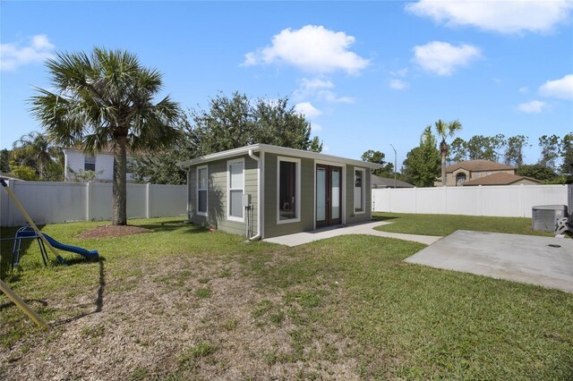 view of yard with a patio area