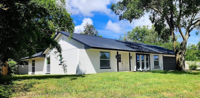 back of house featuring a lawn