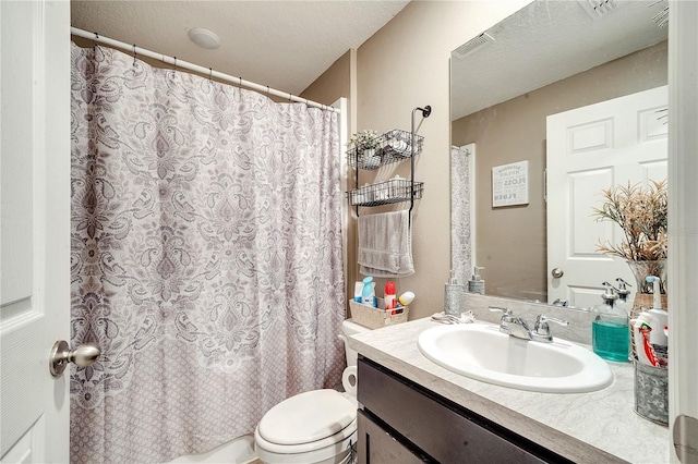 bathroom featuring a shower with shower curtain, toilet, a textured ceiling, and vanity