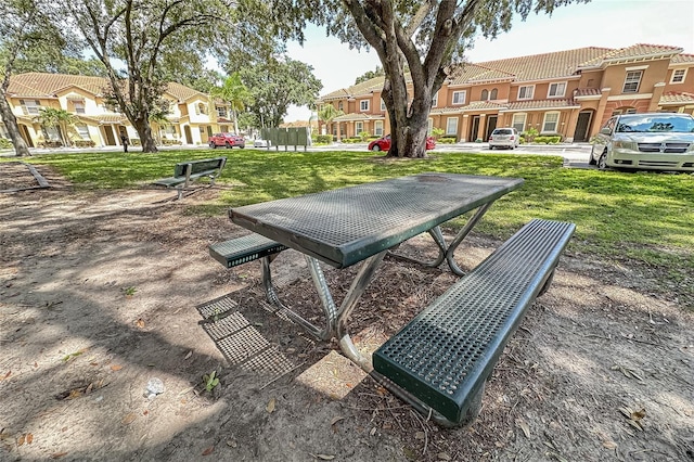 view of property's community featuring a yard