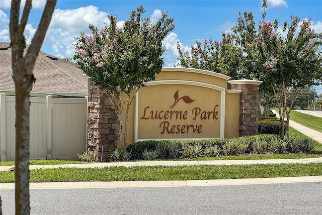 view of community / neighborhood sign