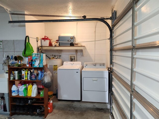 2518 Bowmer Dr, Kissimmee, FL 34744 - garage with washer and dryer, electric water heater, and concrete block wall