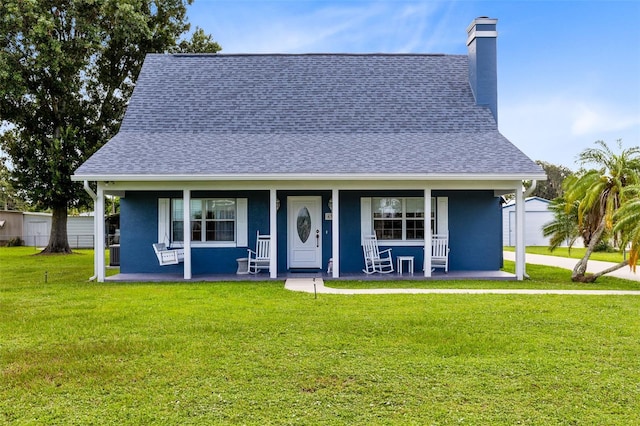 bungalow-style home with a front lawn and covered porch