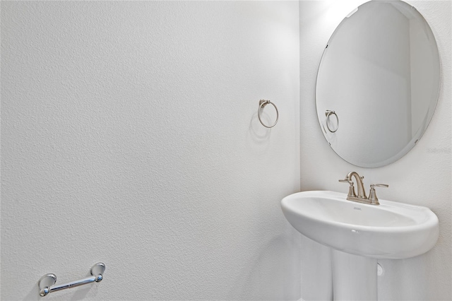 bathroom featuring sink