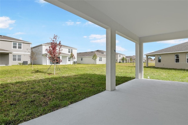 view of yard featuring a patio area