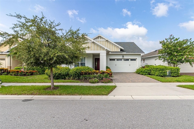 craftsman-style house featuring a garage